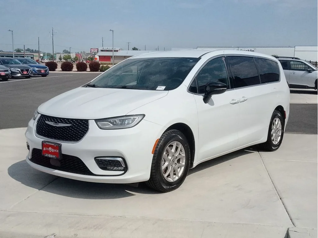 Used 2025 Bright White Clearcoat Chrysler Select image 7