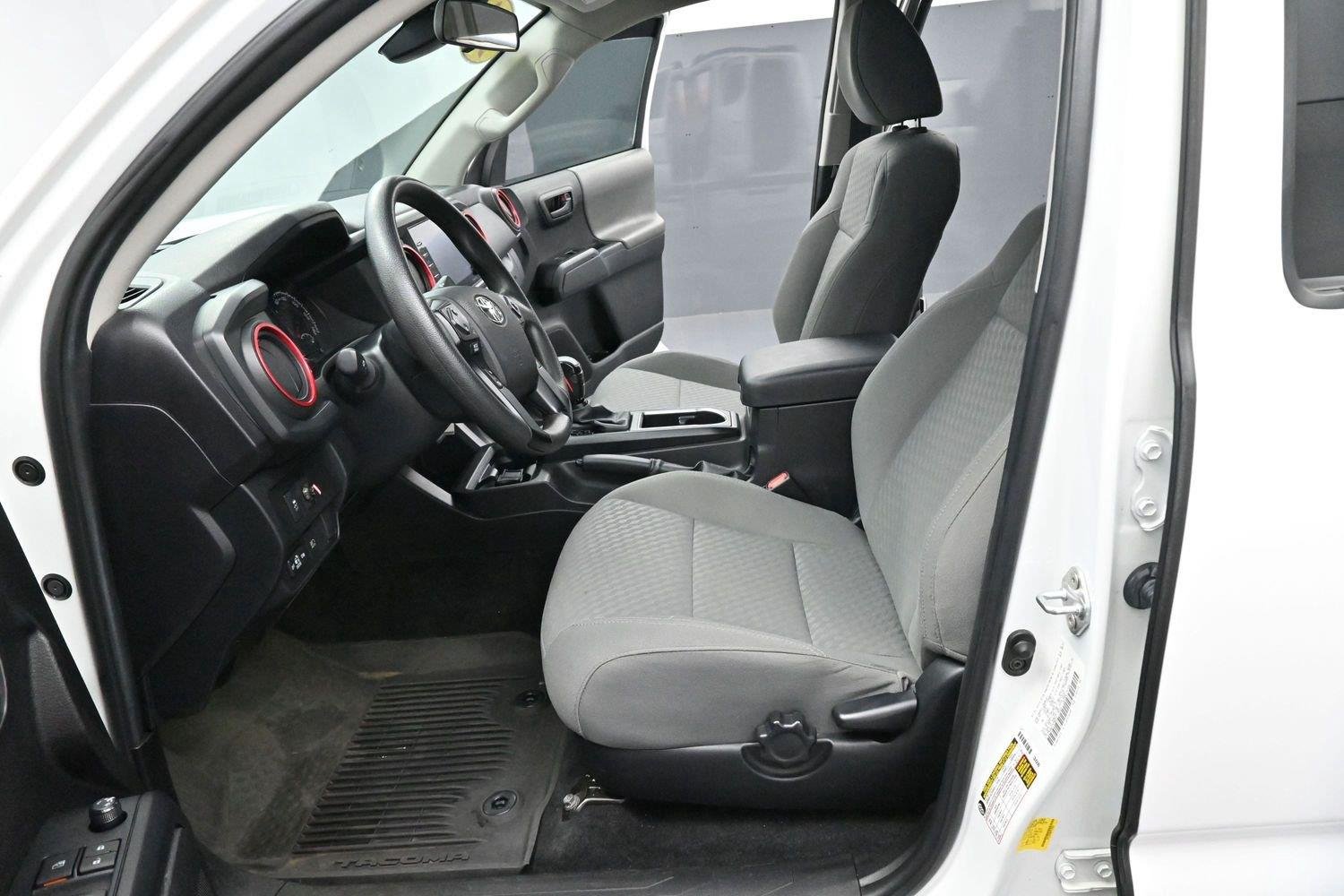 Used 2022 White Toyota SR V6 image 12