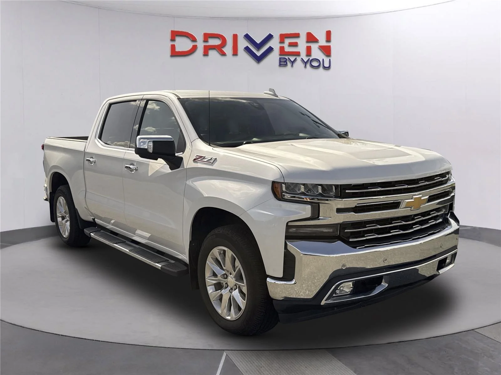 Used 2019 IRIDESCENT PEARL TRICOAT Chevrolet LTZ image 2
