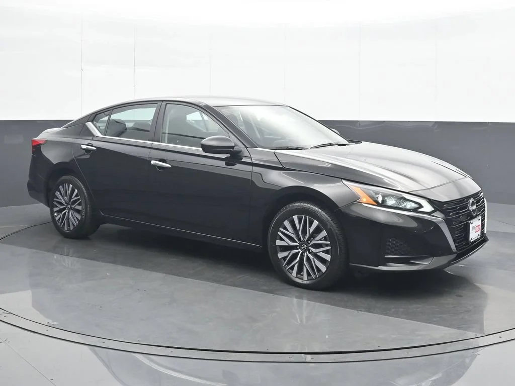 Used 2025 Black Nissan 2.5 SV image 8
