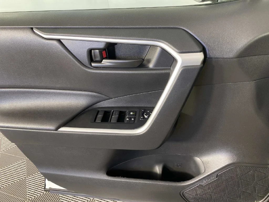 Used 2024 Ice Toyota LE image 22