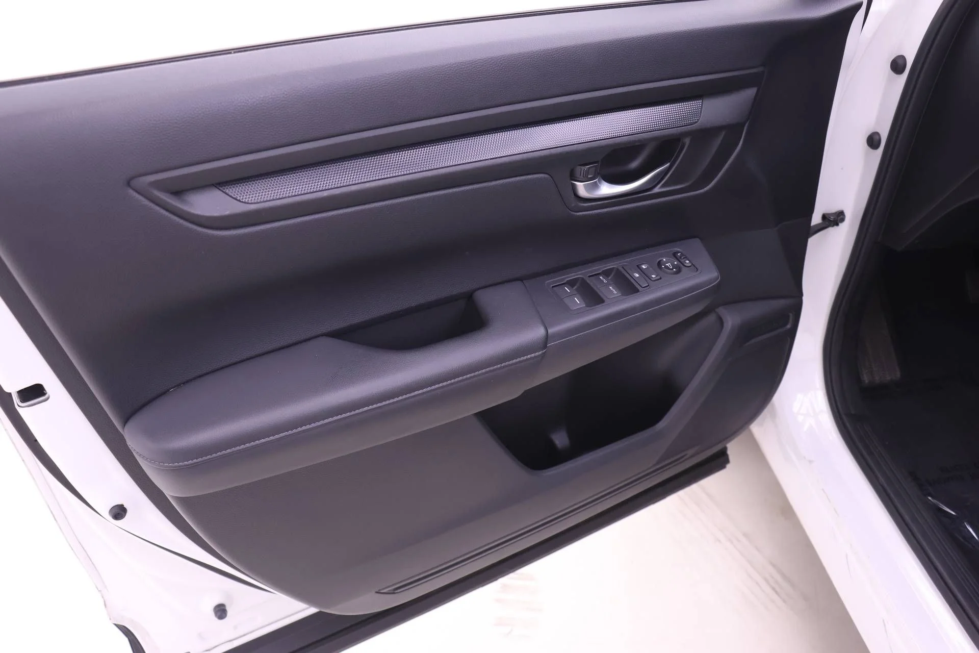 Used 2024 White Honda EX image 9