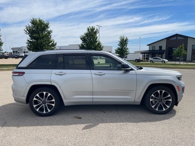 Used 2022 Silver Jeep Overland image 2