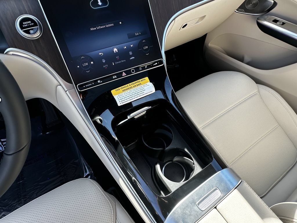 New 2026 Polar White Mercedes-Benz GLC 300 image 32