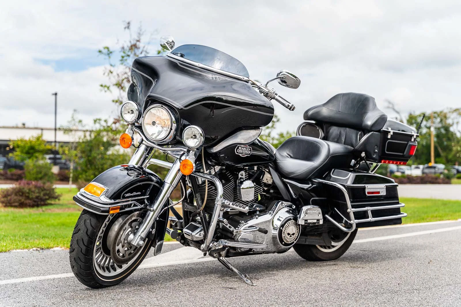 Used 2011 Black Harley-Davidson ULTRA CLASSIC image 2