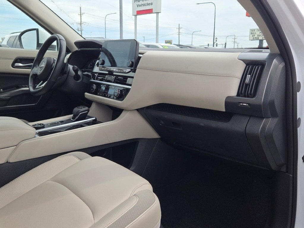 Certified Used 2025 White Nissan SL image 5