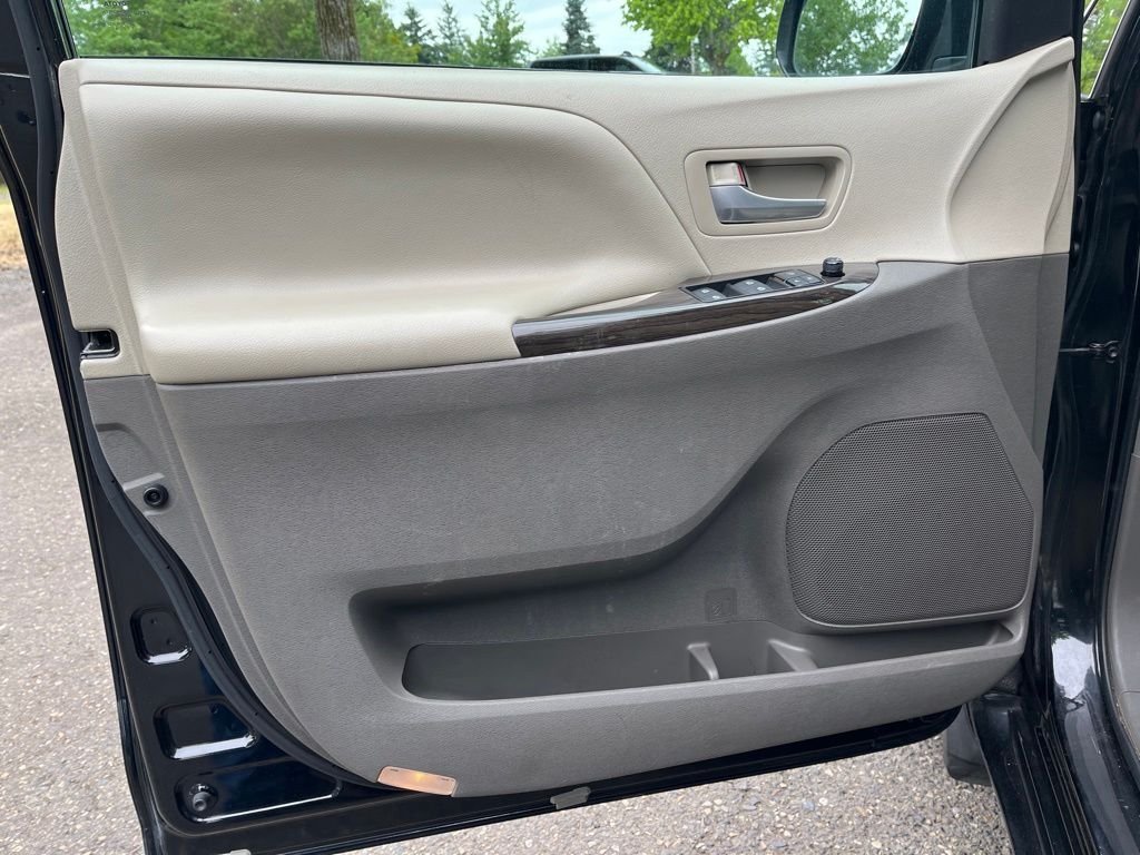 Used 2017 Midnight Black Metallic Toyota XLE image 10