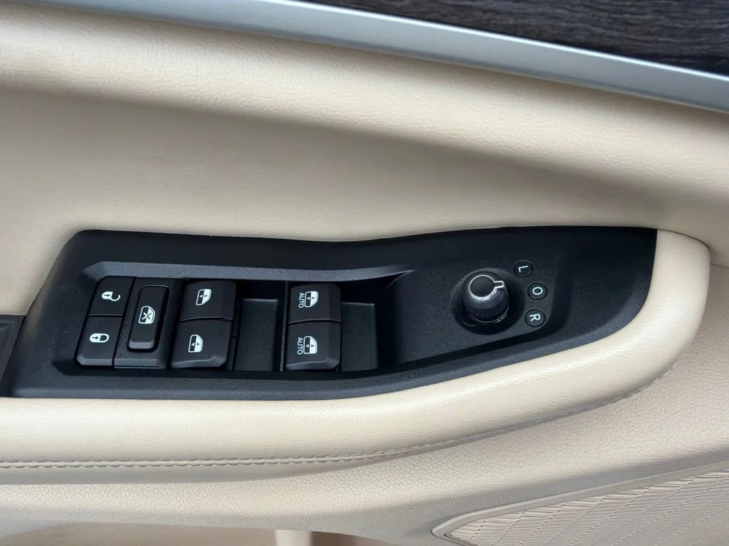 Used 2024 White Jeep Limited image 34