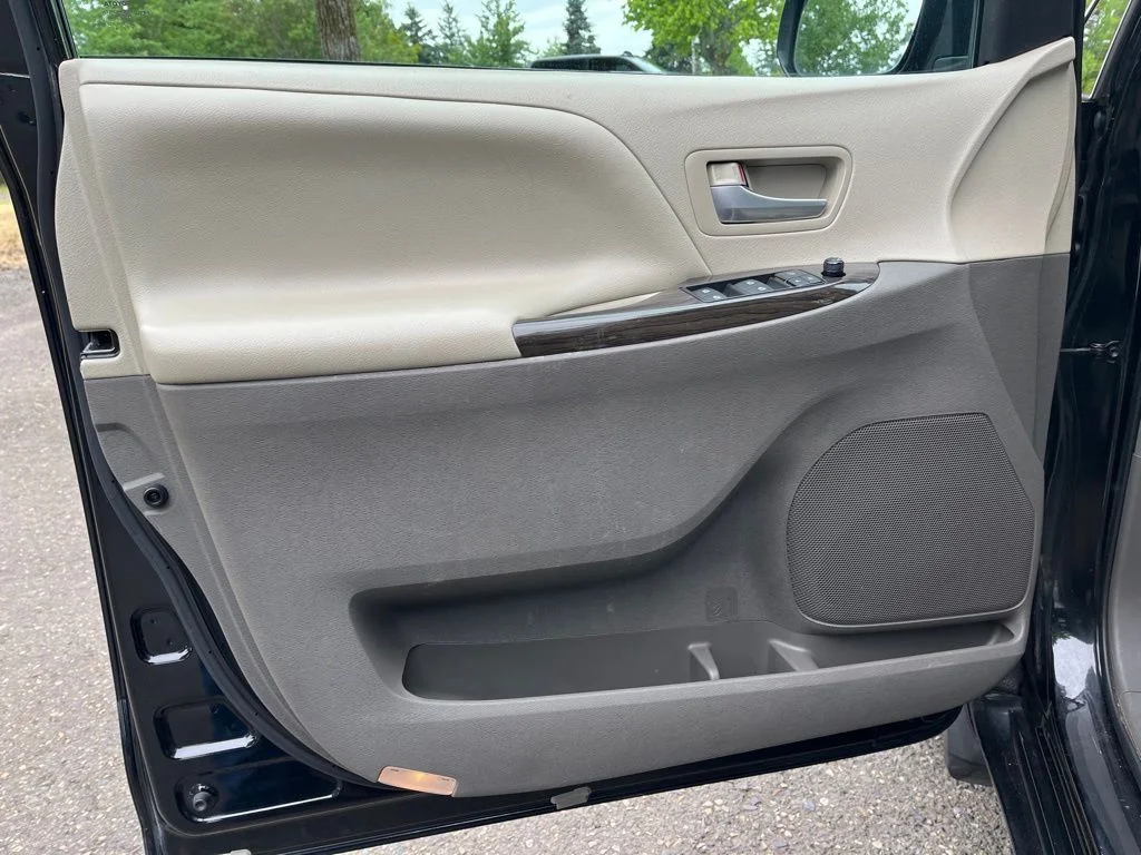 Used 2017 Black Toyota XLE image 10