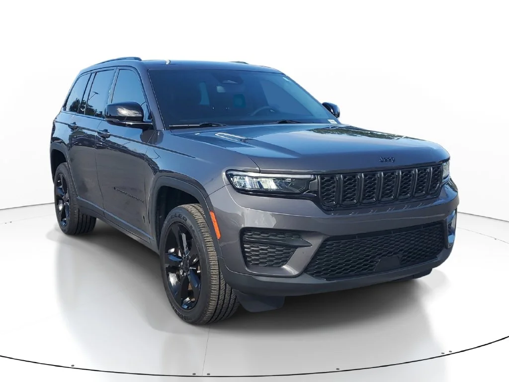 Used 2023 Gray Jeep Altitude X image 1