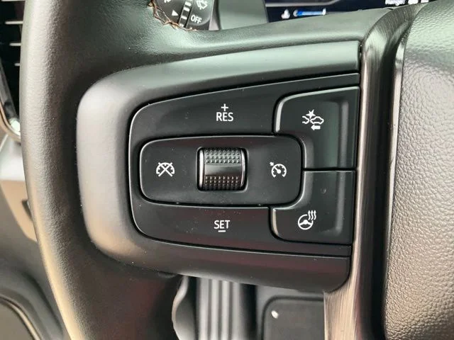 Used 2025 White GMC AT4 image 28