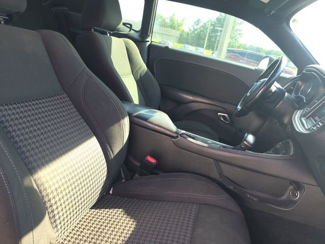 Used 2019 Pitch Black Clearcoat Dodge SXT image 11