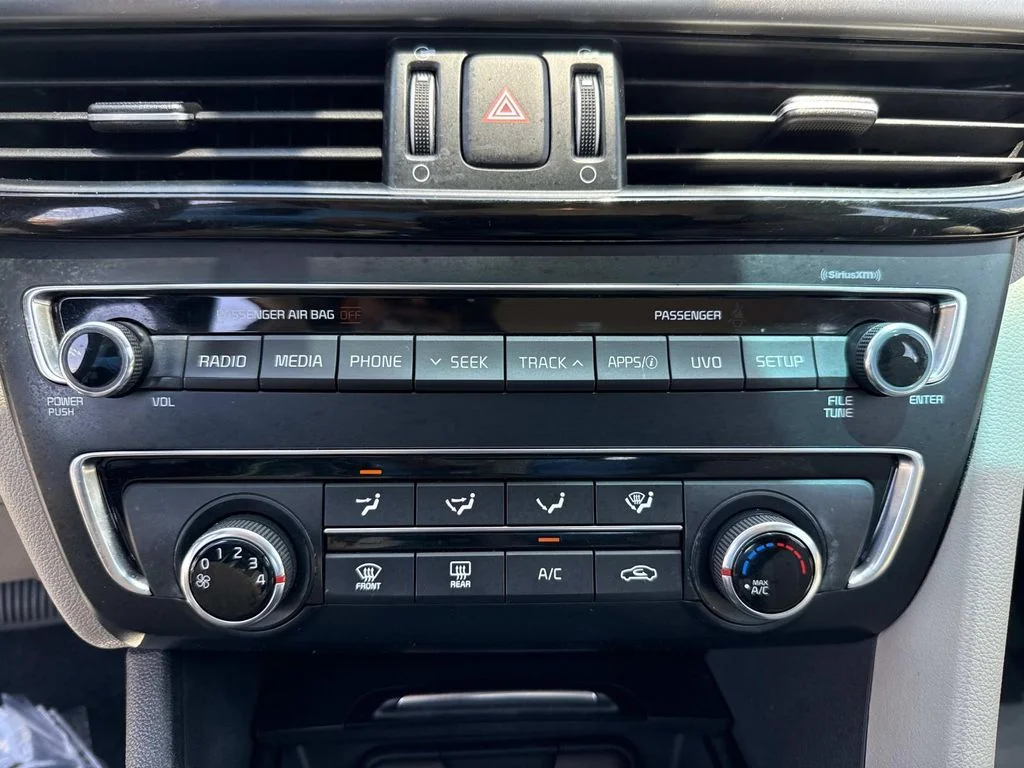 Used 2018 White Kia LX image 30