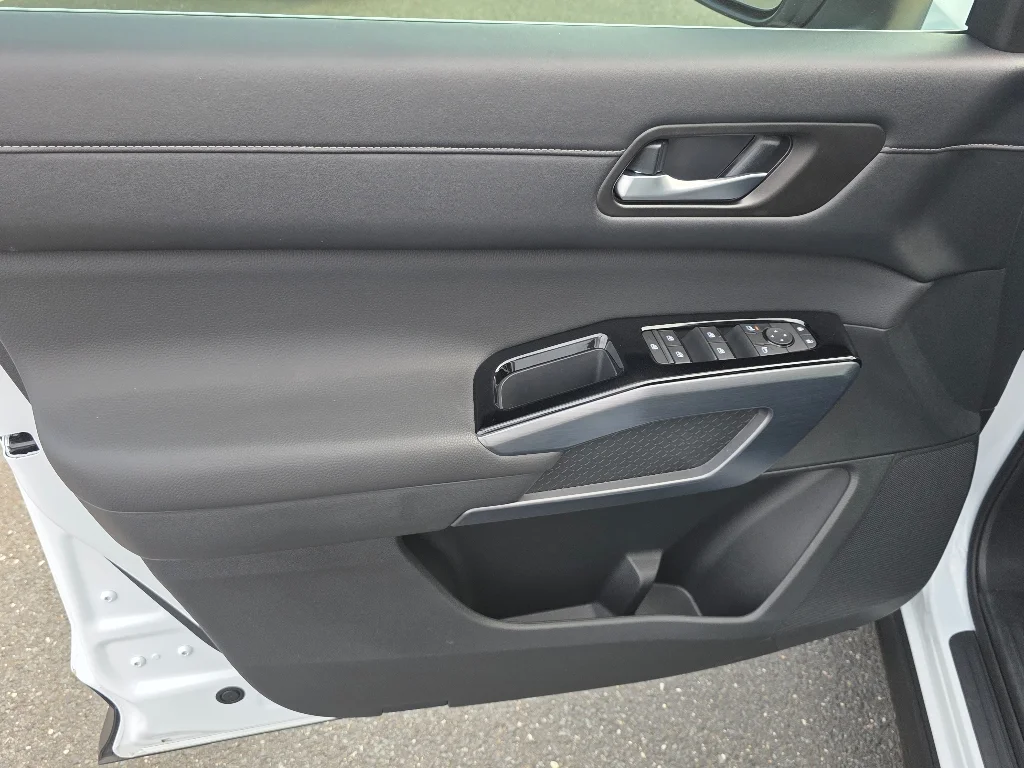 Used 2025 White Nissan SL image 32