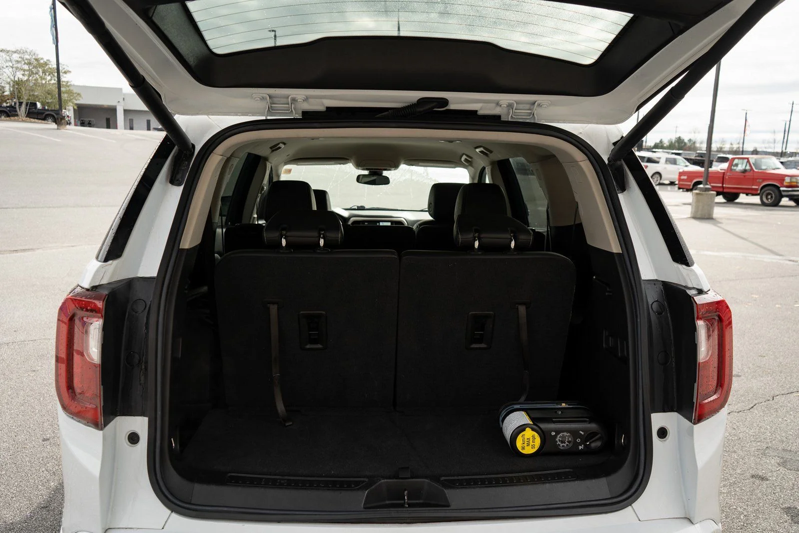 Used 2023 White GMC Denali image 9