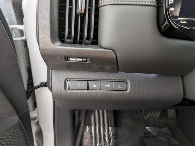 New 2026 Everest White Pearl TriCoat / Super Black Two-tone Nissan Platinum image 27