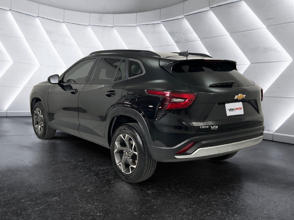 Used 2025 Black Chevrolet LT image 6