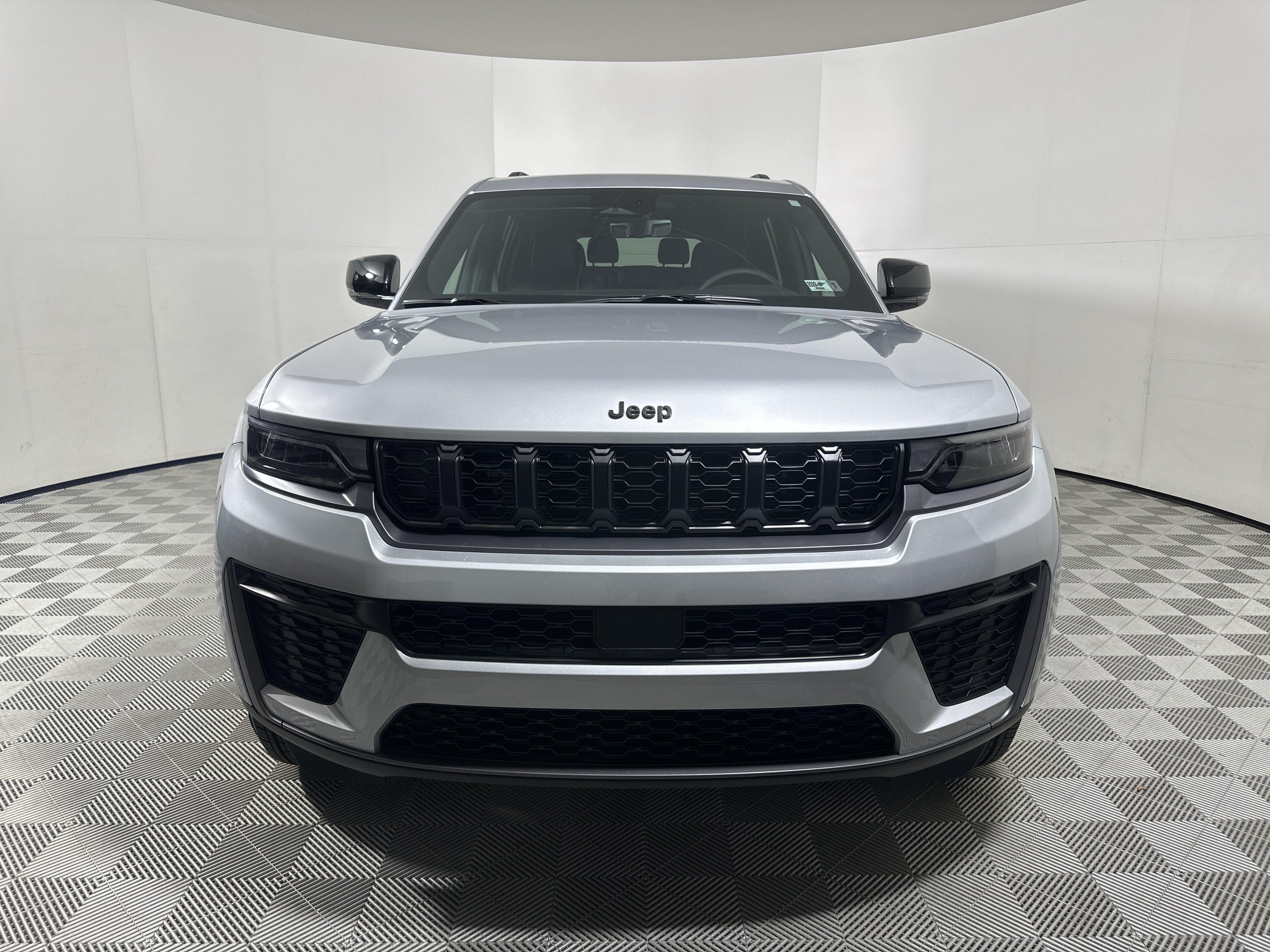 New 2026 Silver Zynith Jeep Laredo Altitude image 2