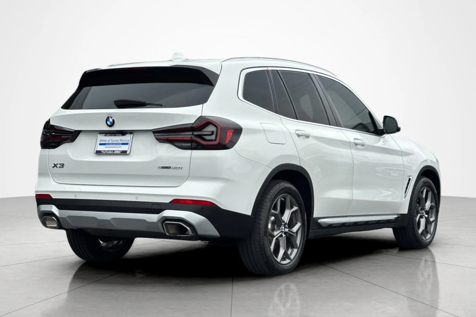 Used 2024 Alpine White BMW sDrive30i image 5
