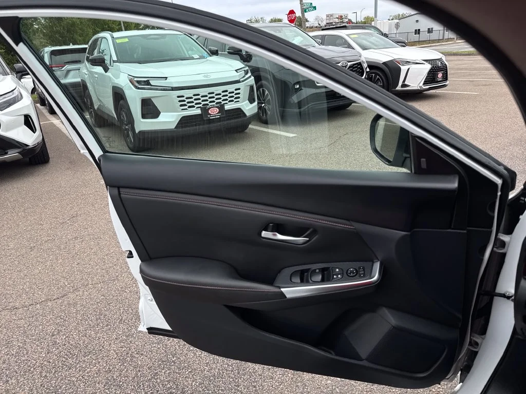 Used 2024 White Nissan SR image 33