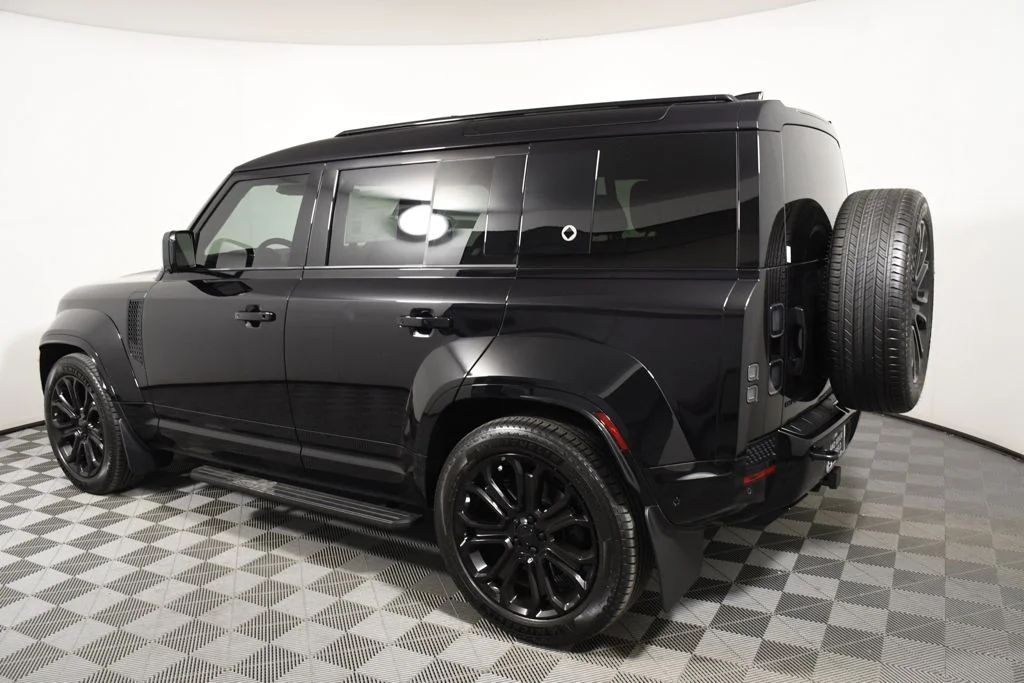 Used 2026 Narvik Black Land Rover OCTA image 3
