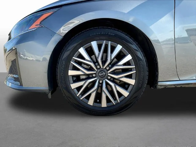 Used 2025 Gray Nissan 2.5 SV image 32