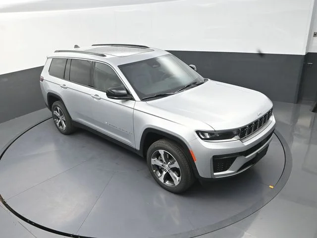 New 2026 Silver Zynith Exterior Paint Jeep Limited image 11