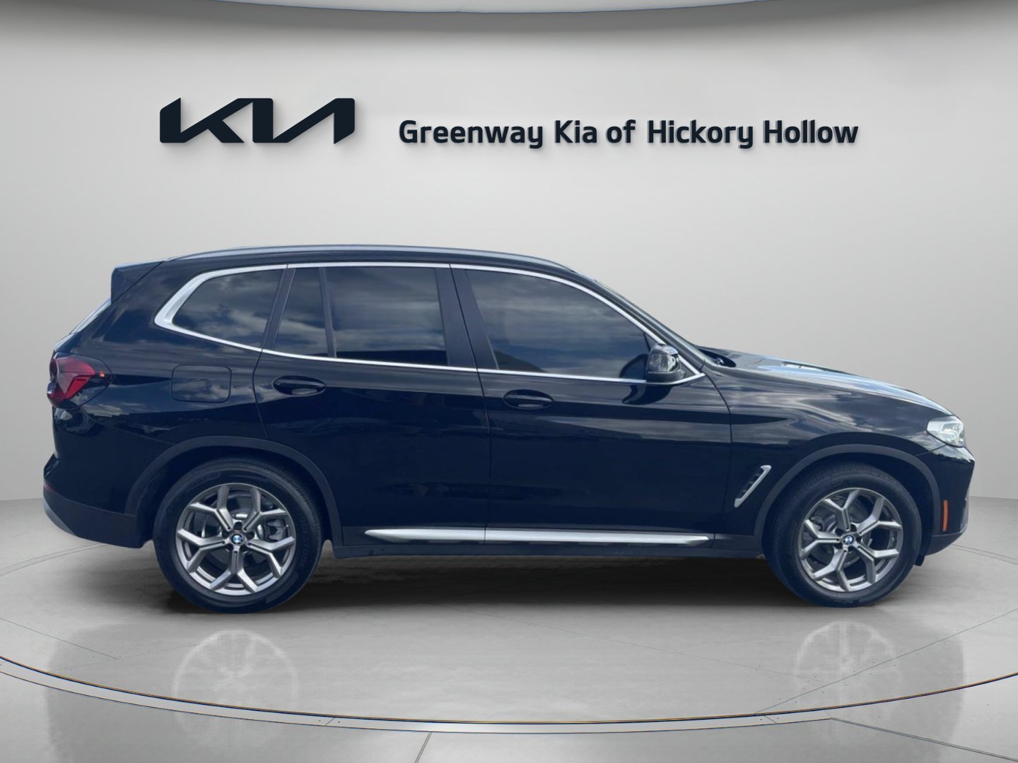 Used 2022 Jet Black BMW sDrive30i image 8