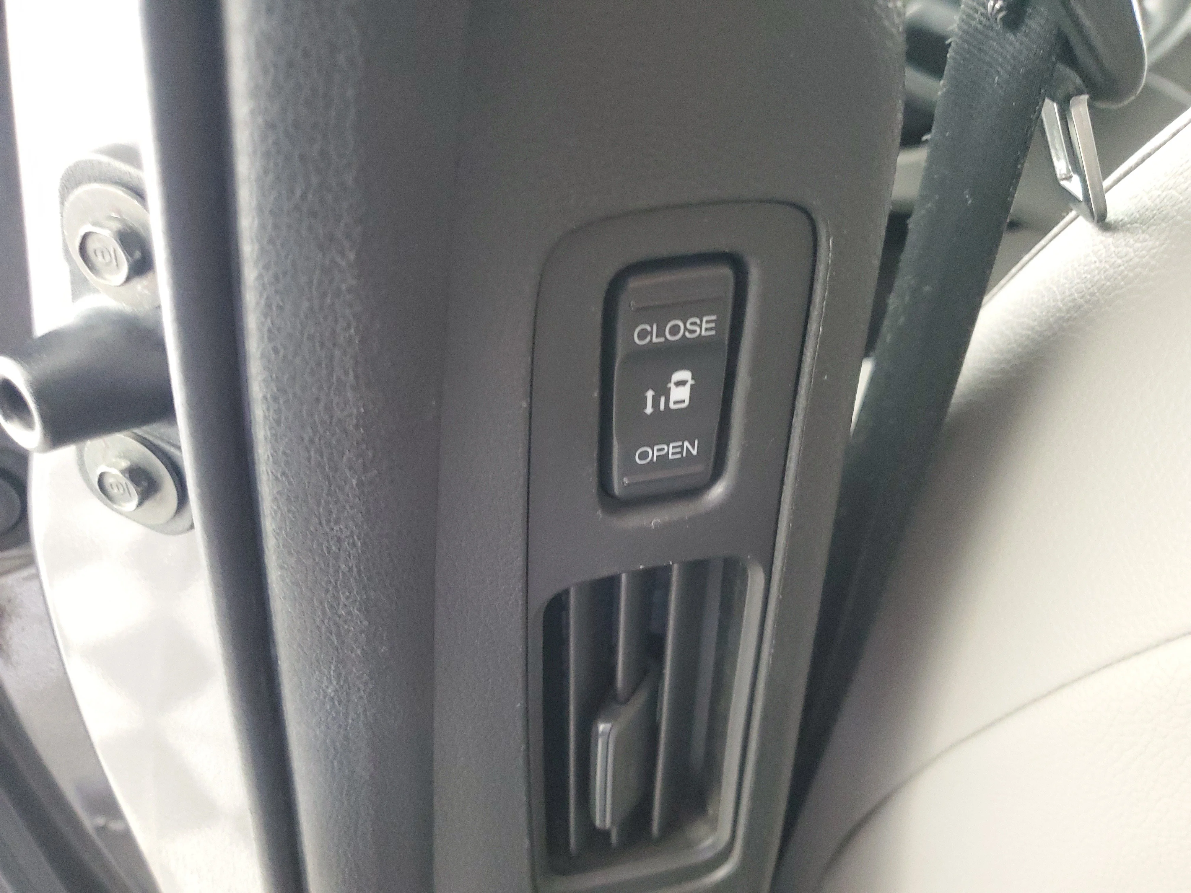 Used 2018 Modern Steel Metallic Honda EX-L image 16