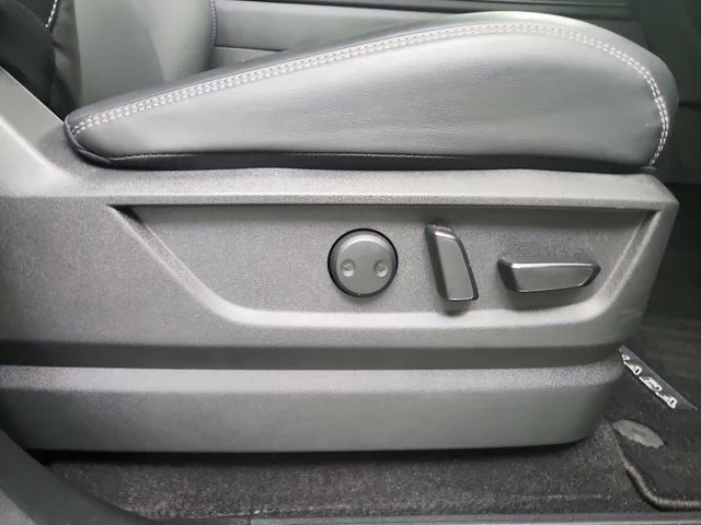 Used 2025 Black Nissan SL image 41