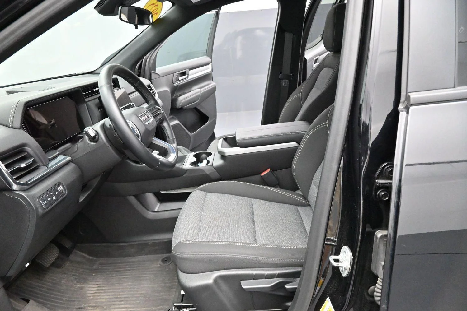 Used 2025 Ebony Twilight Metallic GMC Elevation image 13