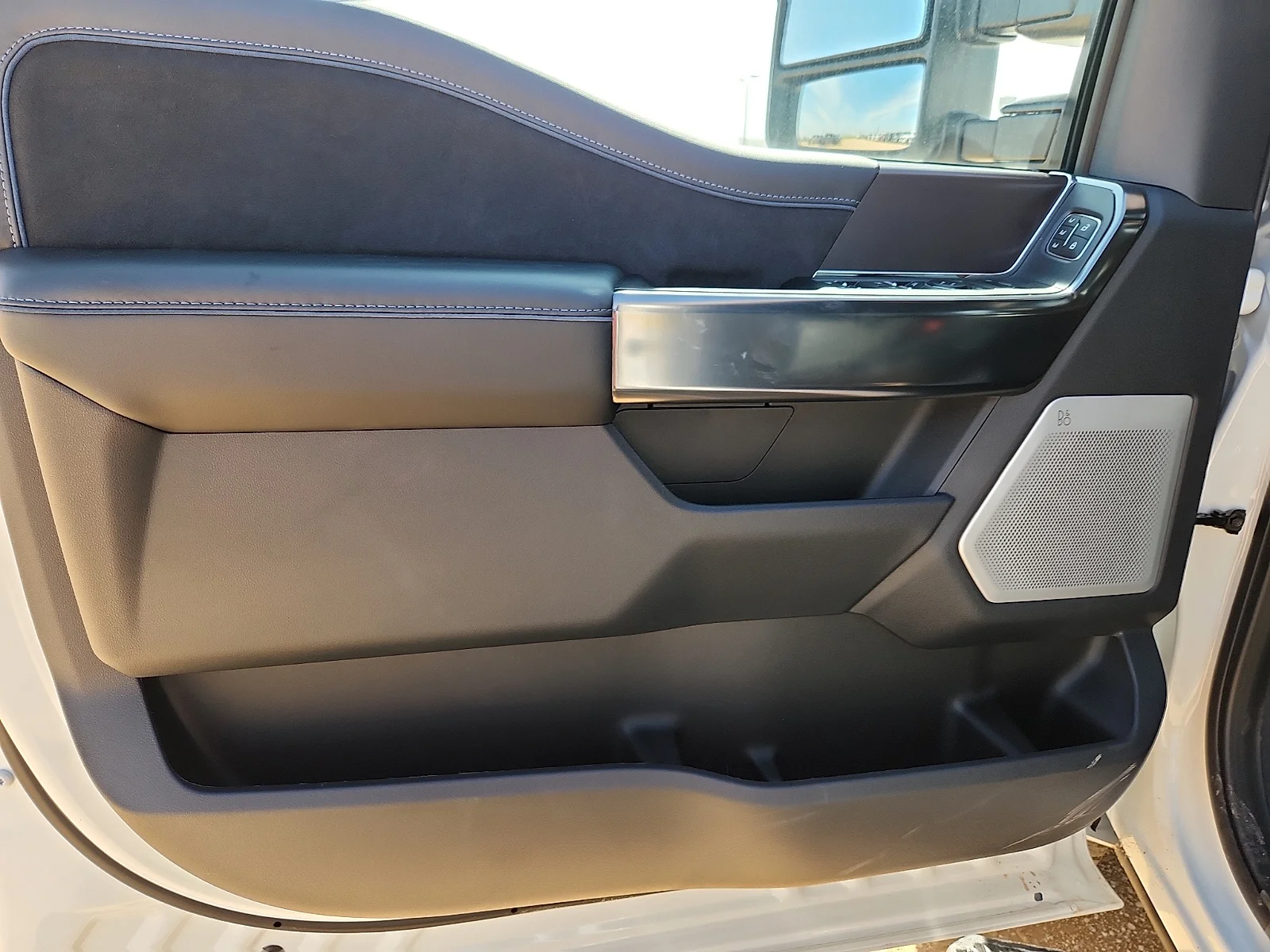New 2026 Star White Metallic Tri-Coat Ford F-250® Platinum® image 14