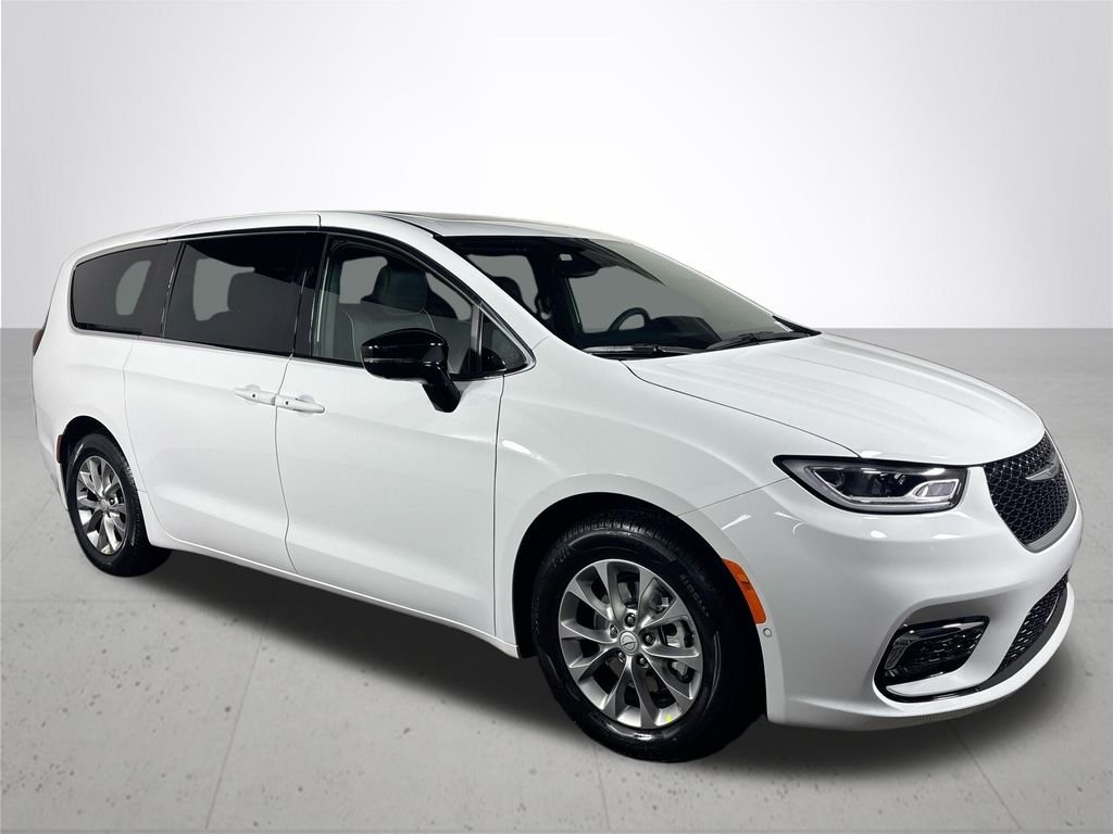 New 2026 Bright White Clear-Coat Exterior Paint Chrysler Limited image 4