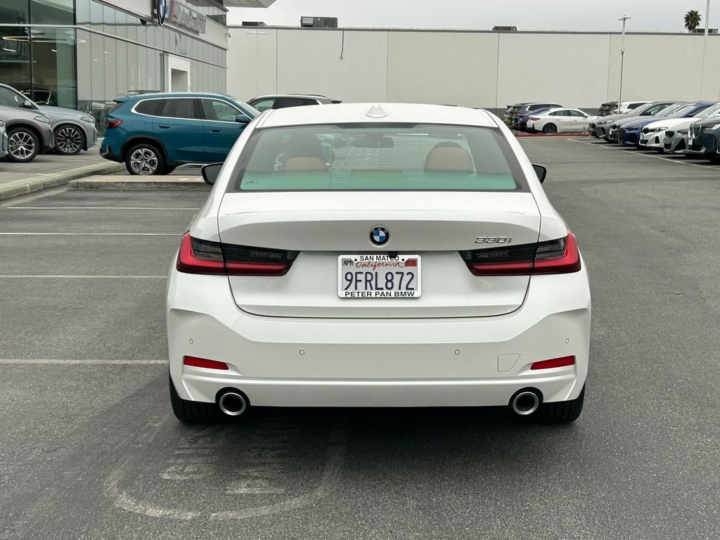2023 BMW 3 Series 330i photo 2