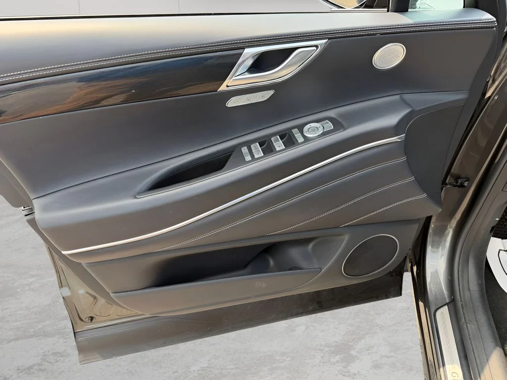 Used 2025 Gray Genesis 2.5T image 19