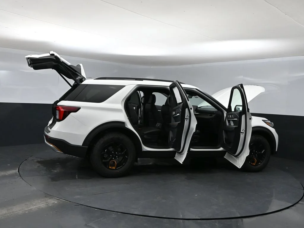 New 2026 White Ford Tremor image 38