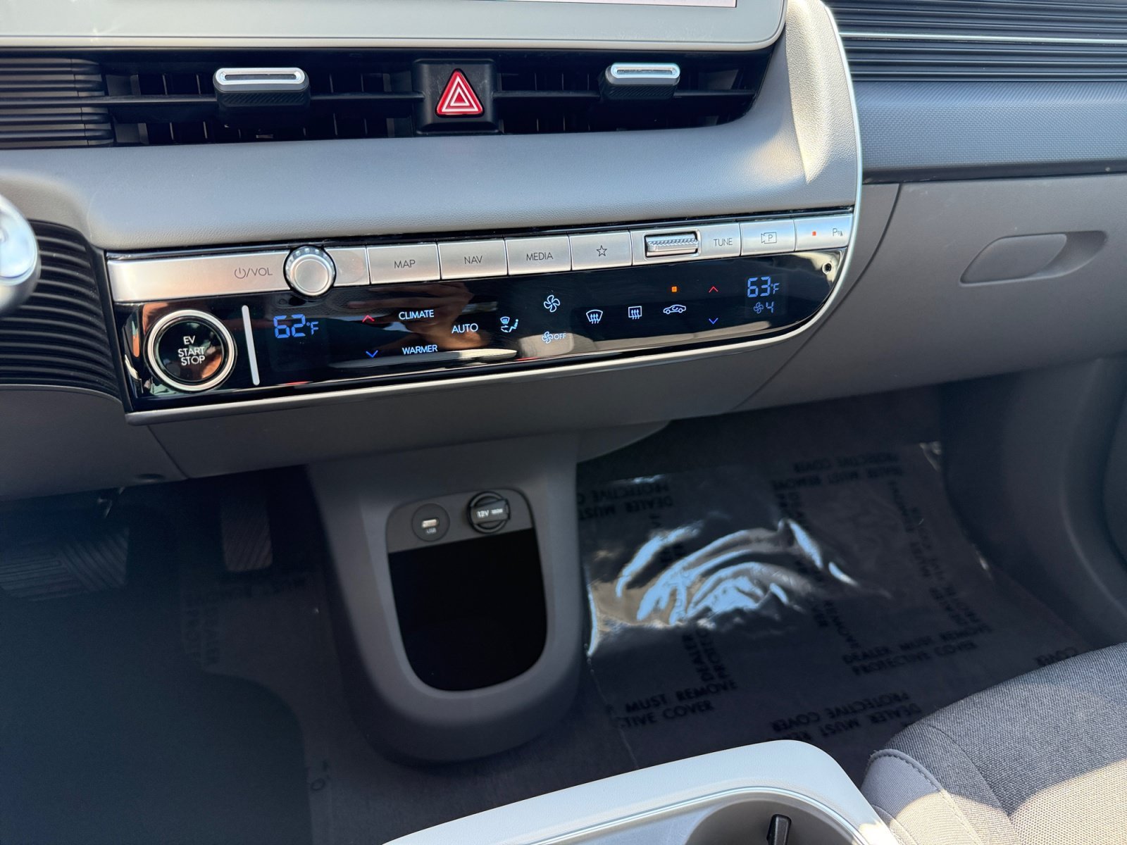 Certified Used 2024 Atlas White Hyundai SEL image 13