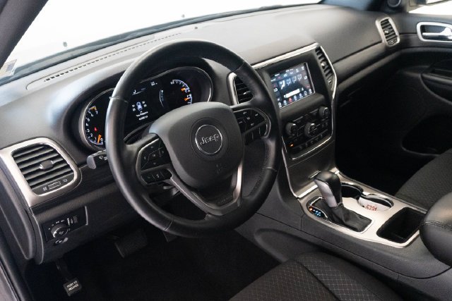 Used 2021 Gray Jeep Laredo E image 3