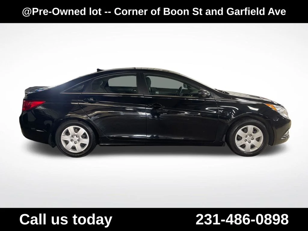 Used 2013 Black Hyundai GLS image 6
