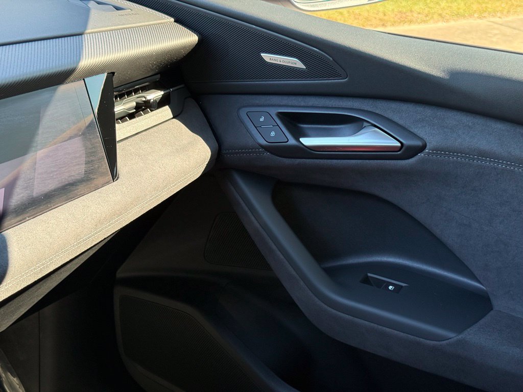 2025 Audi SQ6 e-tron Prestige - Photo 39