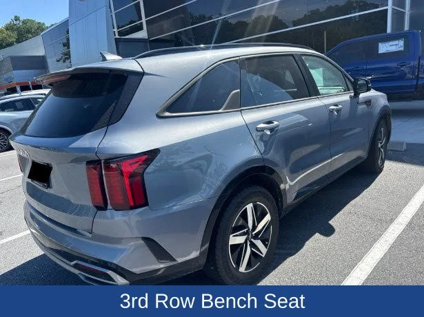 Used 2023 Everlasting Silver Kia EX image 4