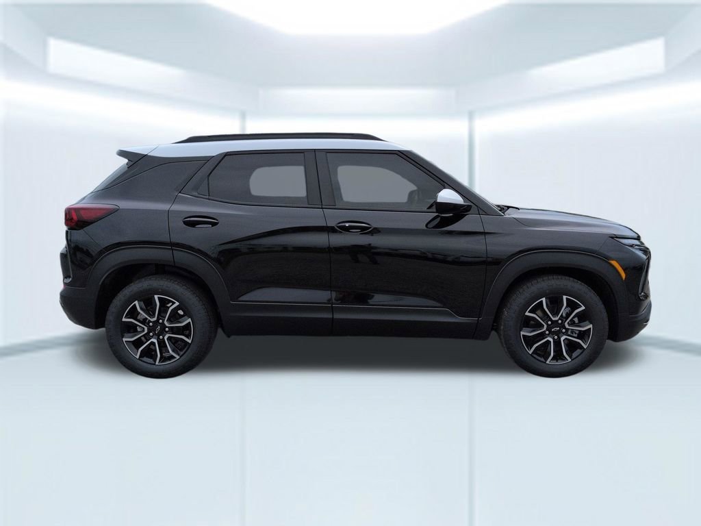 New 2026 Mosaic Black Metallic Chevrolet ACTIV image 7