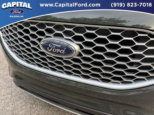 Used 2023 Green Ford SEL image 10