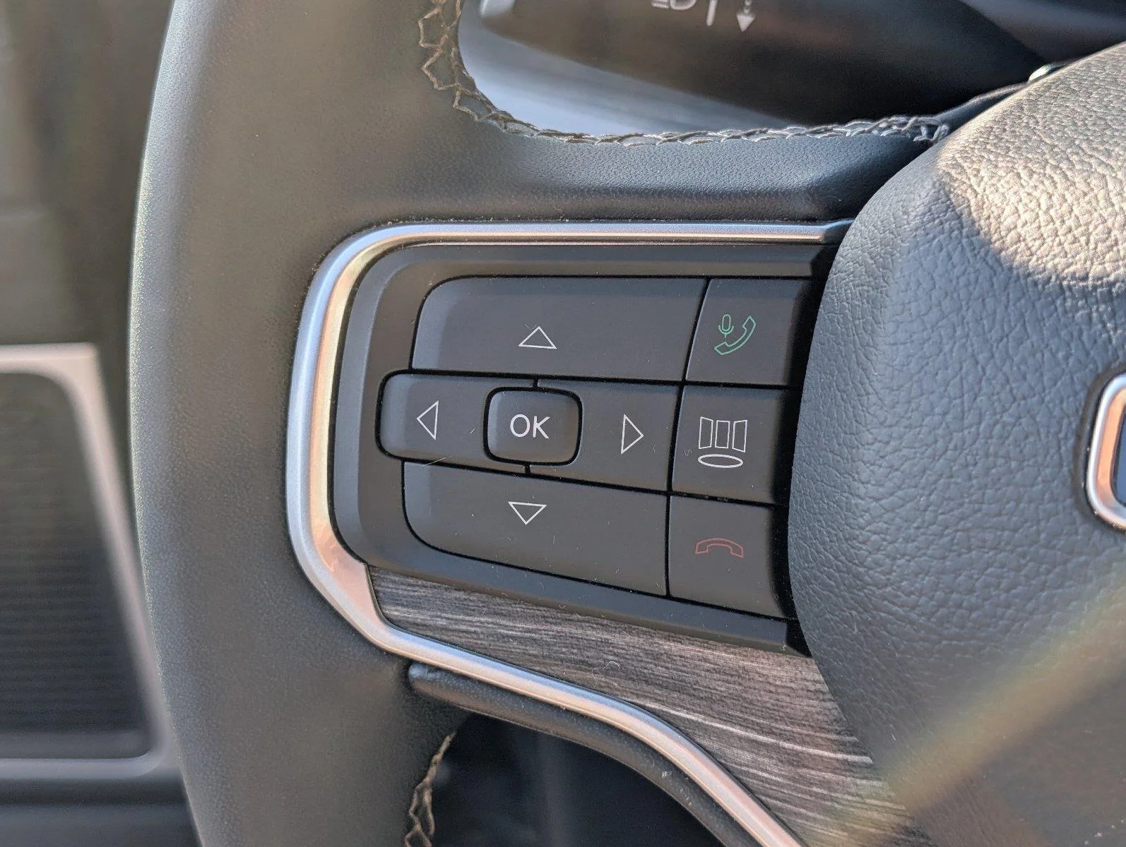 Used 2024 Baltic Gray Metallic Clearcoat Jeep Series III image 30