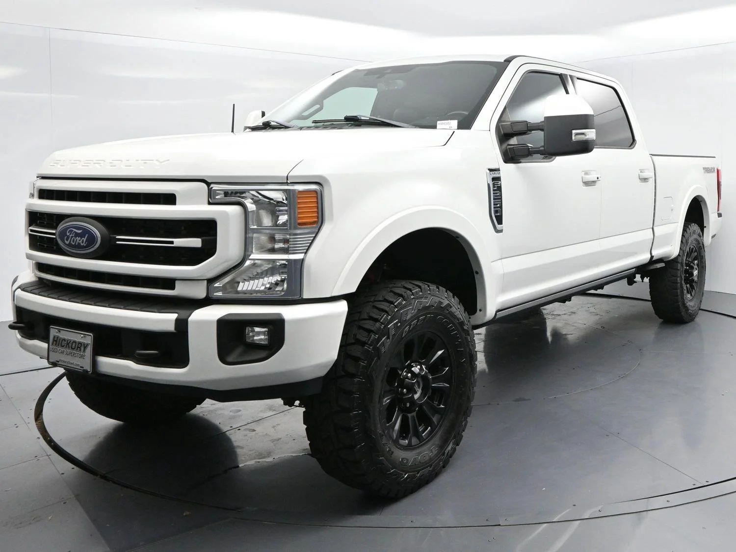 Used 2022 Star White Metallic Tri-Coat Ford LARIAT image 3