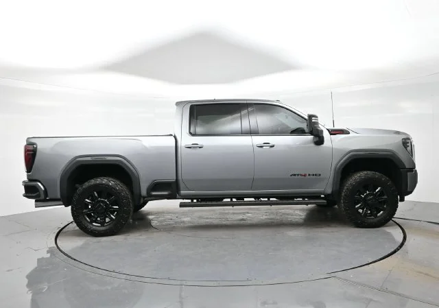 Used 2025 Sterling Metallic GMC AT4 image 8