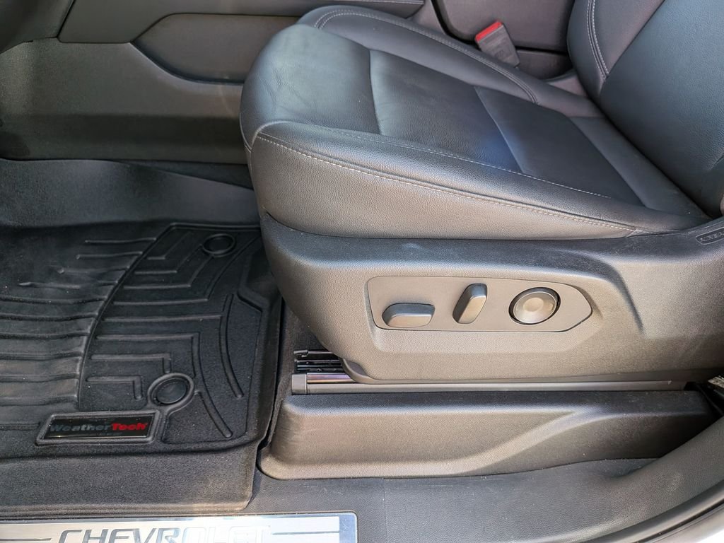 Used 2022 White Chevrolet Z71 image 14