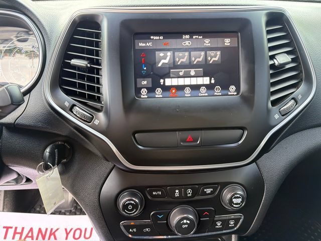 Used 2019  Jeep Latitude image 22