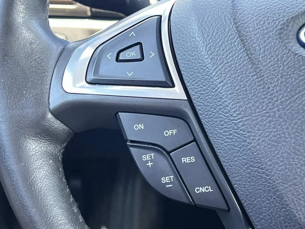 Used 2016 Gray Ford SE image 22