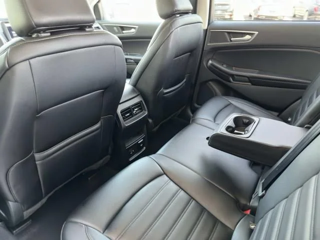 Used 2022 Silver Ford SEL image 47